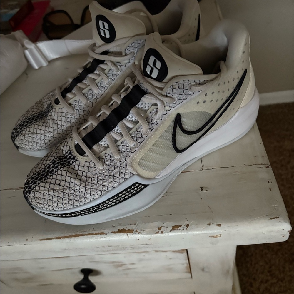 Nike women’s White and Black Athletic Shoes